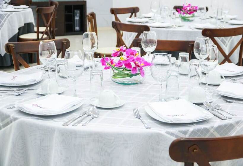 فندق Fray Select