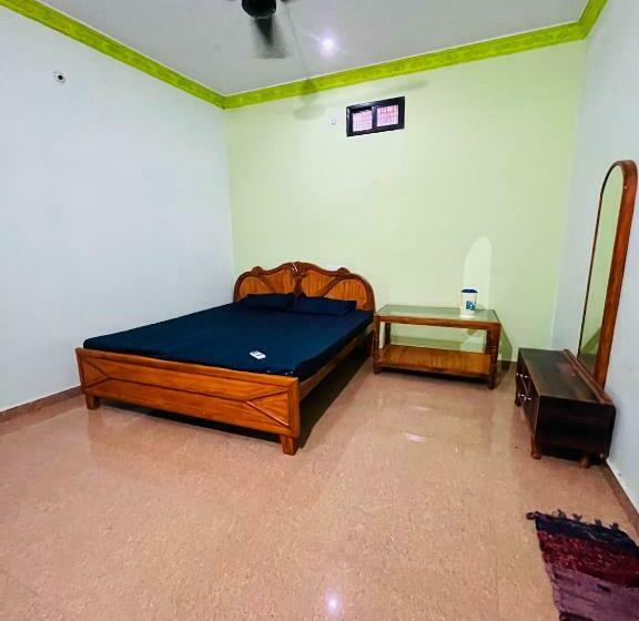 בית מלון כפרי Oyo 91480 Pangat Guest House