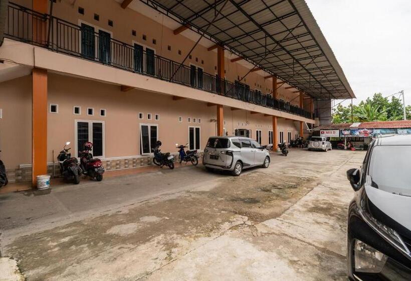 ホテル Reddoorz Syariah Near Universitas Putra Indonesia Padang