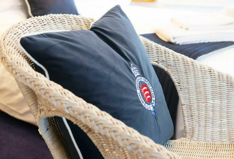 فندق The Royal Burnham Yacht Club