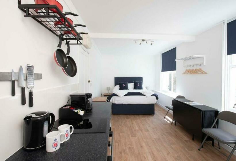 فندق The Royal Burnham Yacht Club