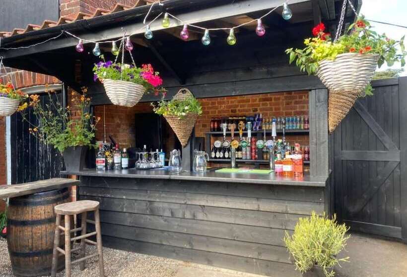 בית מלון כפרי The Woolpack Inn