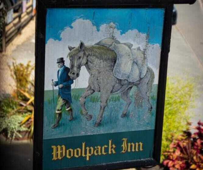 בית מלון כפרי The Woolpack Inn