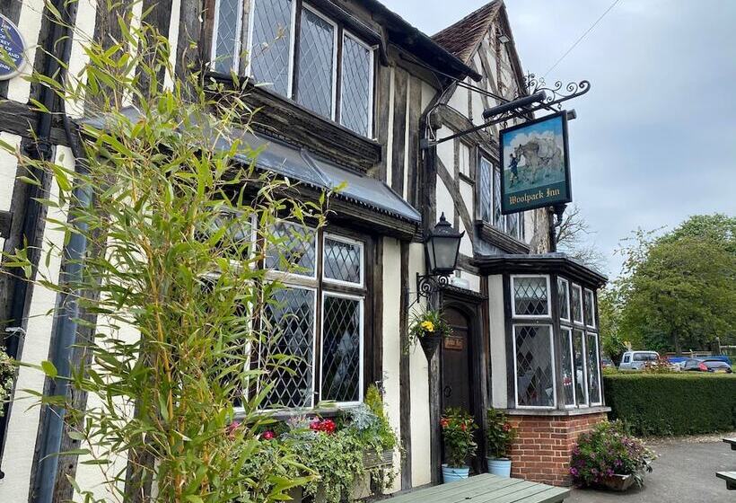 בית מלון כפרי The Woolpack Inn