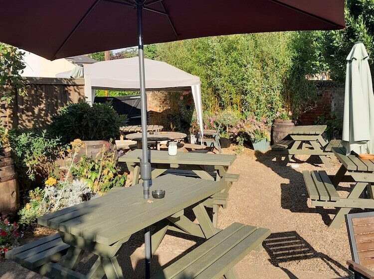 בית מלון כפרי The Woolpack Inn