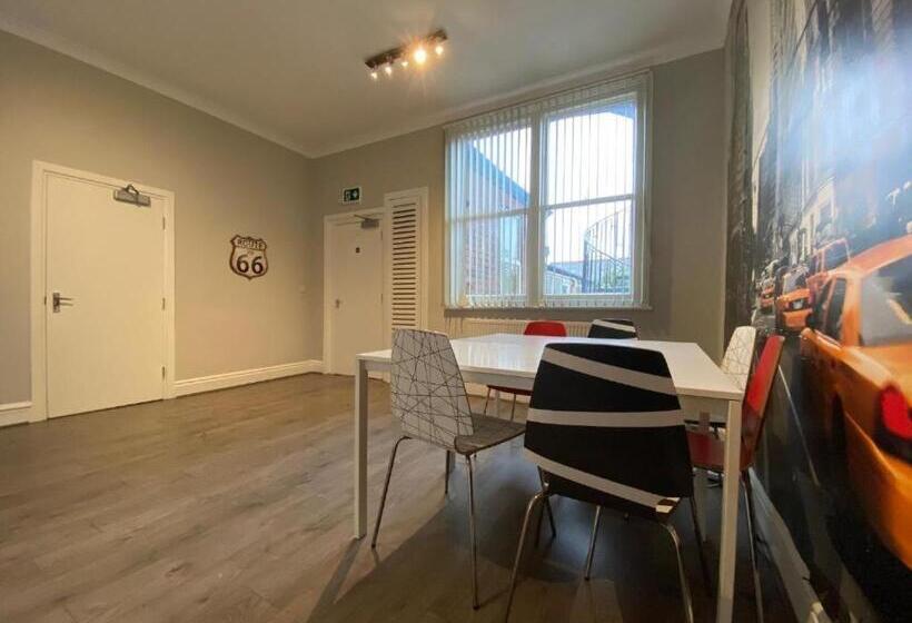 بنسيون Spacious Victorian Double Room 2