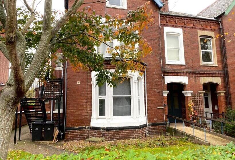 بنسيون Spacious Victorian Double Room 2