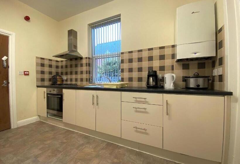 بنسيون Spacious Victorian Double Room 2