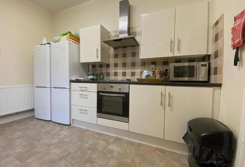 بنسيون Spacious Victorian Double Room 2