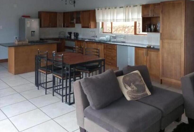 فندق صغير Thuto Centre Conferencing & Bush Lodge