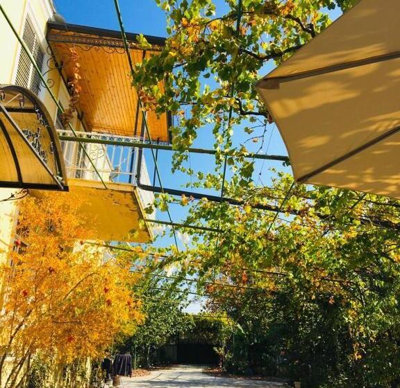 تختخواب و صبحانه Ekas Rosengarten