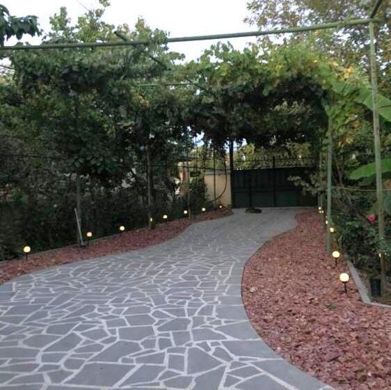 تختخواب و صبحانه Ekas Rosengarten