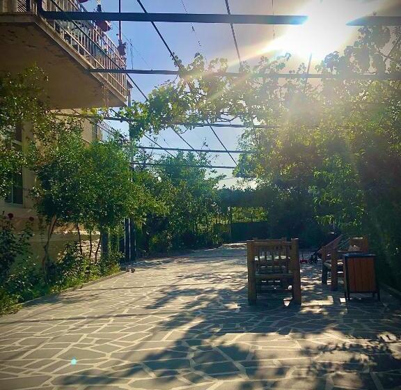 تختخواب و صبحانه Ekas Rosengarten