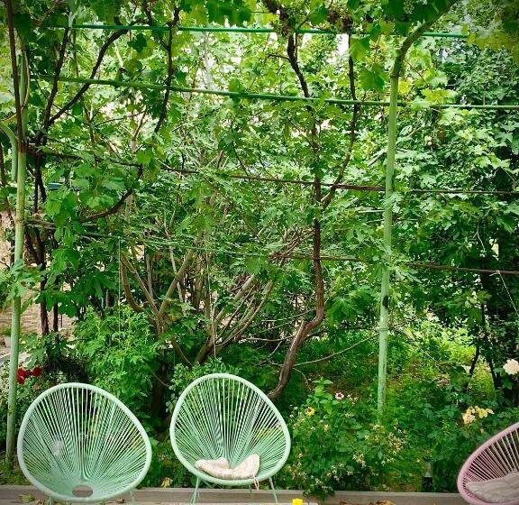 تختخواب و صبحانه Ekas Rosengarten