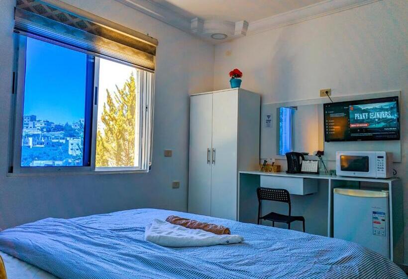 تختخواب و صبحانه Full Panorama Jerash