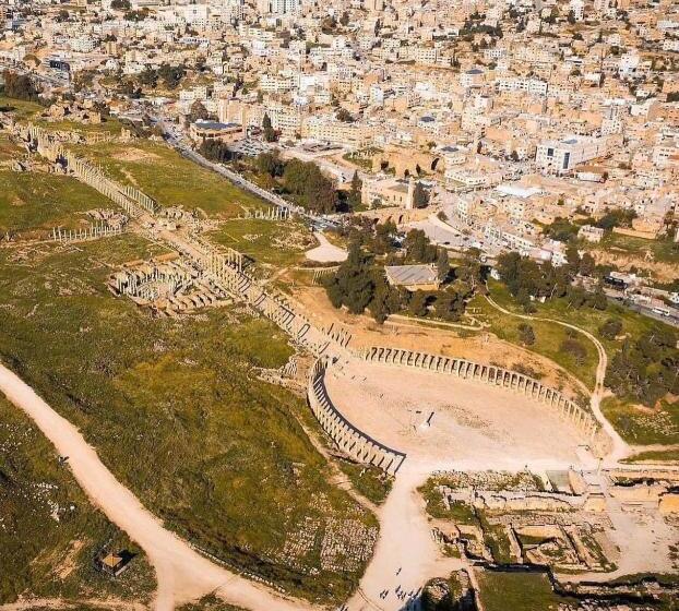 تختخواب و صبحانه Full Panorama Jerash