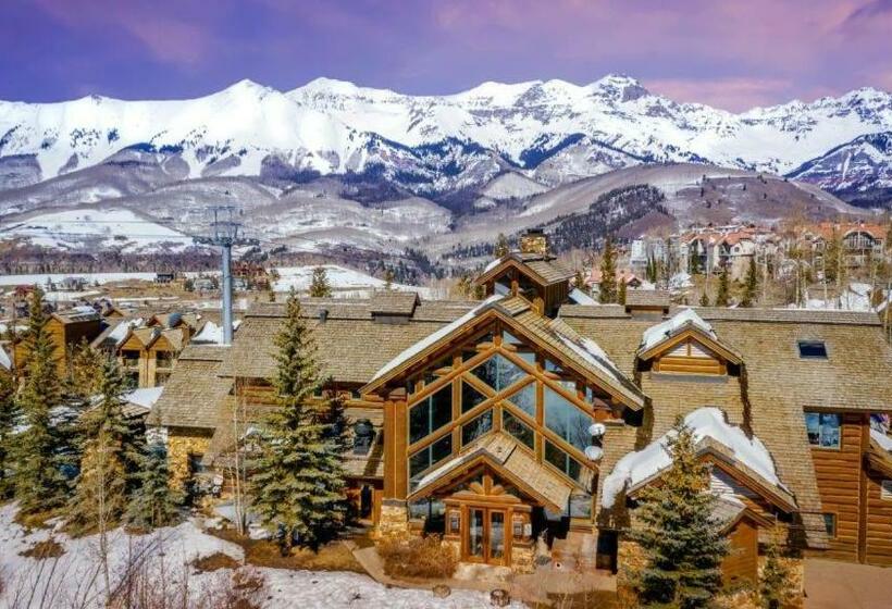 Blue Collar Boutique: Affordable Adventure