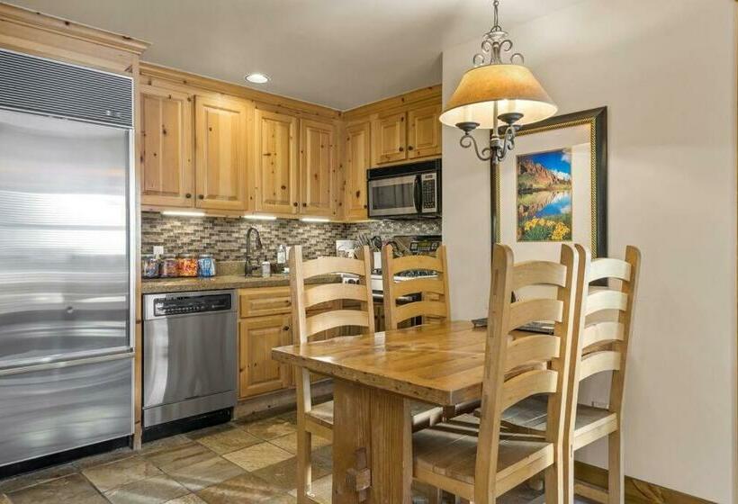 Blue Collar Boutique: Affordable Adventure