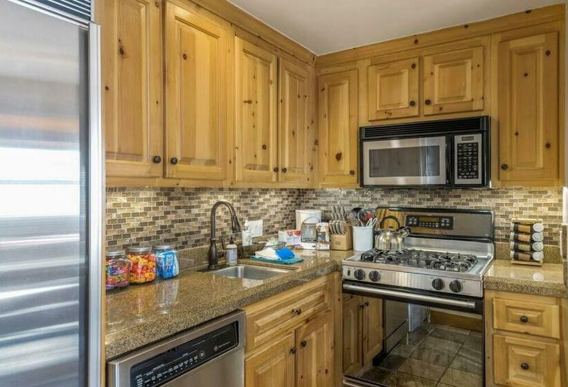 Blue Collar Boutique: Affordable Adventure