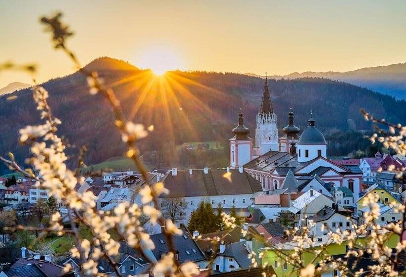 Hideaway Hotel Montestyria Chalets & Suiten