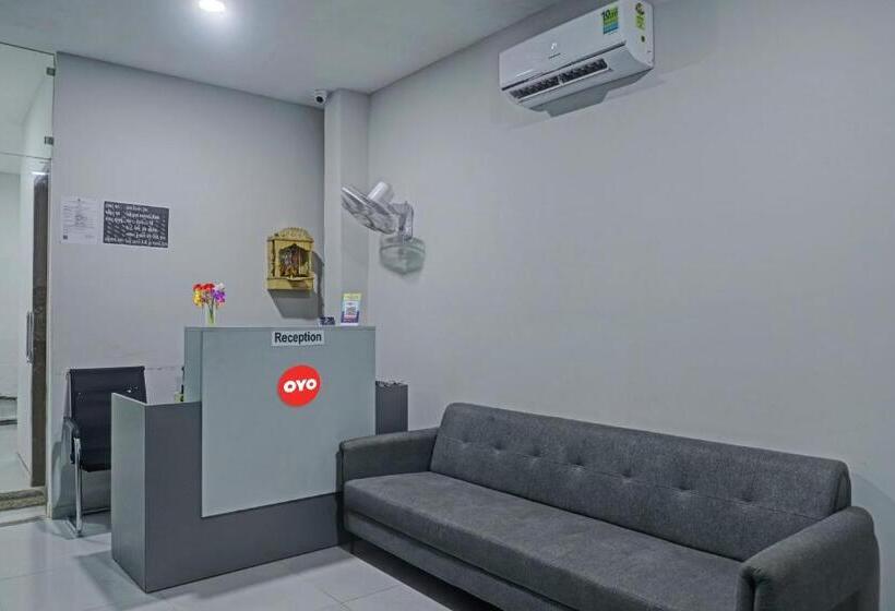 酒店 Oyo 90450 Weekend Rooms