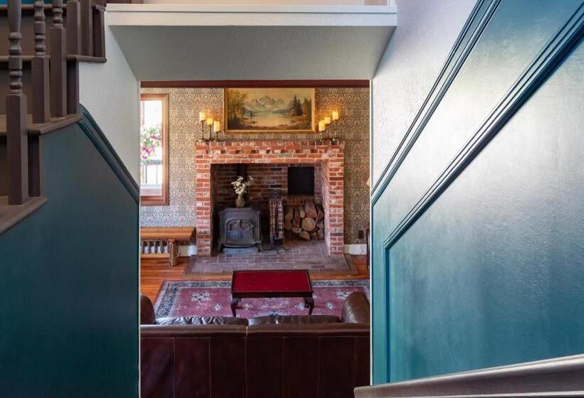 Historic Hotel Packwood