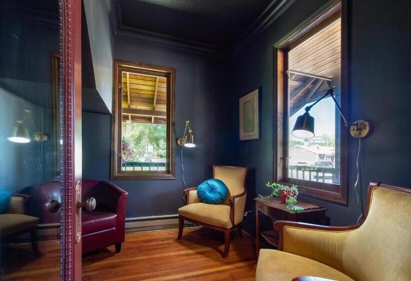 Historic Hotel Packwood