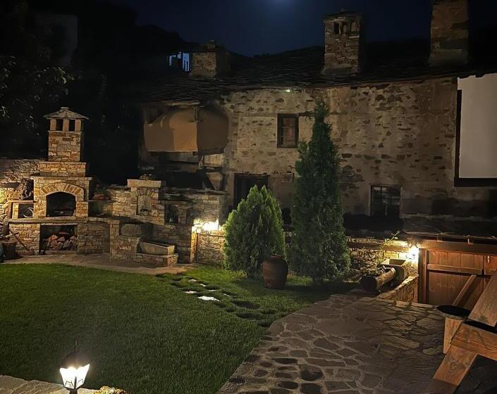 Pensió кондеви къщи