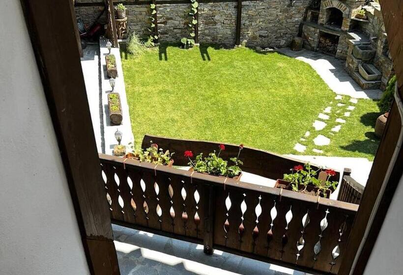 Pensió кондеви къщи