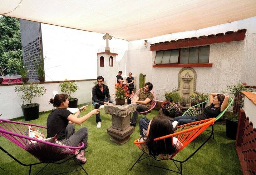 پانسیون Hostal Fungi Casa Rosa