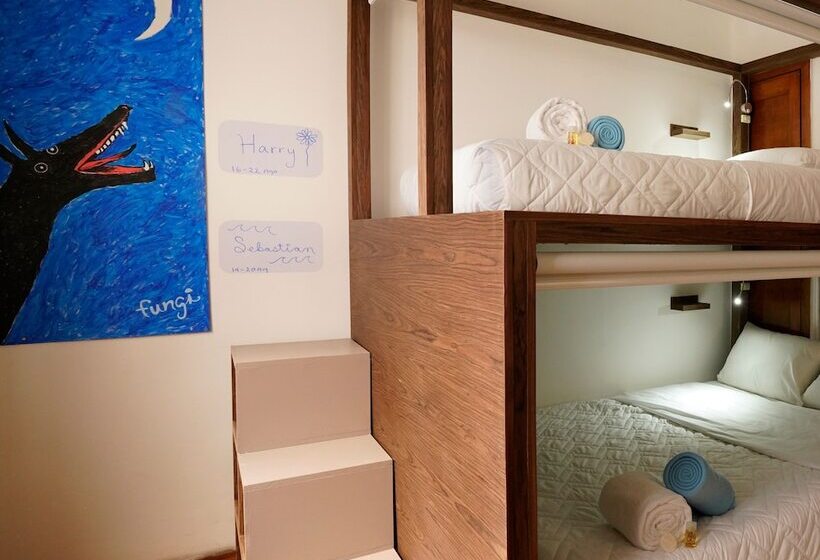 پانسیون Hostal Fungi Casa Rosa