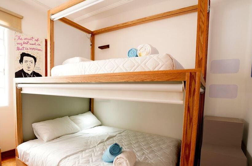 پانسیون Hostal Fungi Casa Rosa