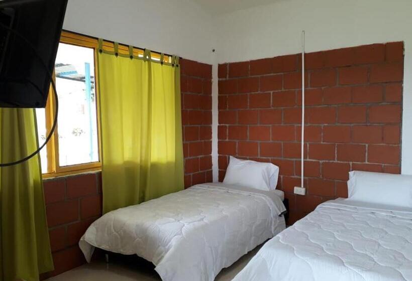 פנסיון La Rivera Hosteria Campestre