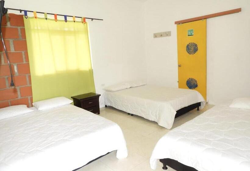 פנסיון La Rivera Hosteria Campestre