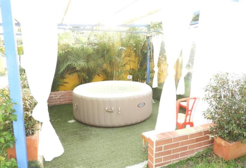 פנסיון La Rivera Hosteria Campestre