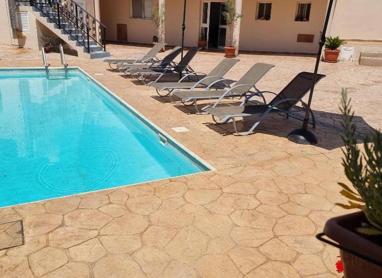פנסיון Potamos Private Suites