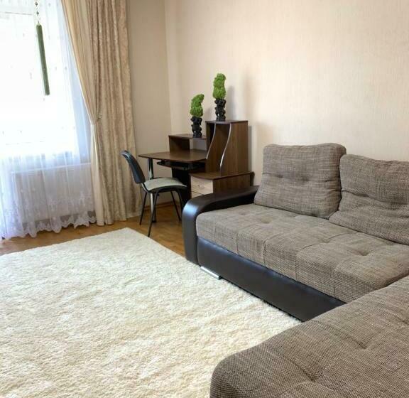 центр. вул. с. крушельницької. 2 кімнати