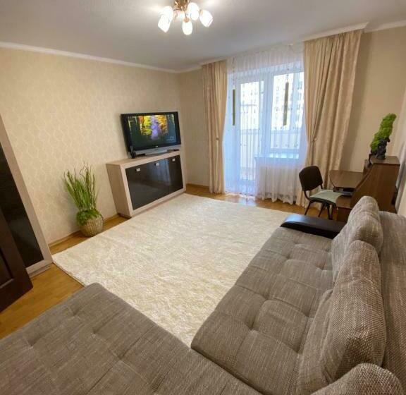 центр. вул. с. крушельницької. 2 кімнати