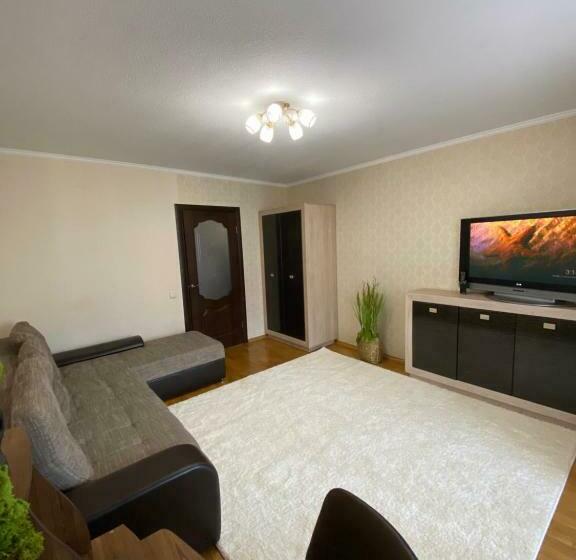 центр. вул. с. крушельницької. 2 кімнати