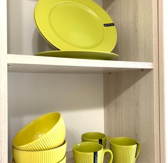 центр. вул. с. крушельницької. 2 кімнати