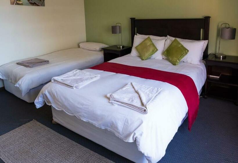 ユースホステル Poacher