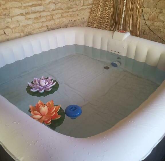 צימר Grande Chambre D Hôte Avec Piscine Chauffée Et Jacuzzi à Disposition