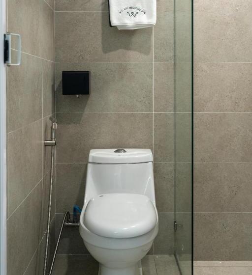 호텔 All Are Welcome Lawas Boutique