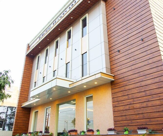 فندق Clarks Inn Dudhwa