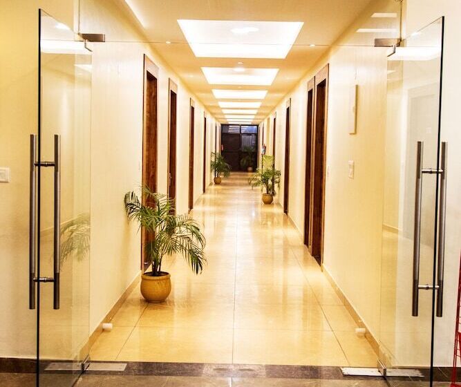 فندق Clarks Inn Dudhwa