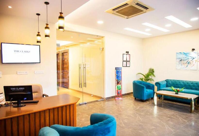 فندق Clarks Inn Dudhwa