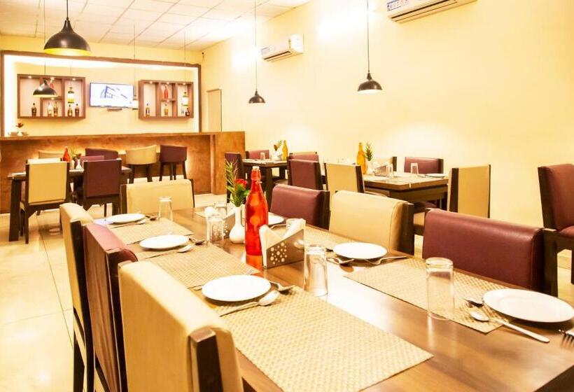 فندق Clarks Inn Dudhwa