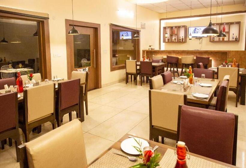 فندق Clarks Inn Dudhwa