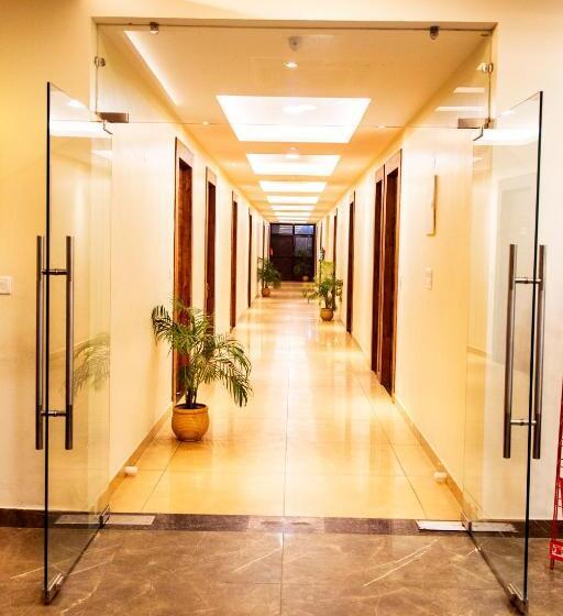 فندق Clarks Inn Dudhwa