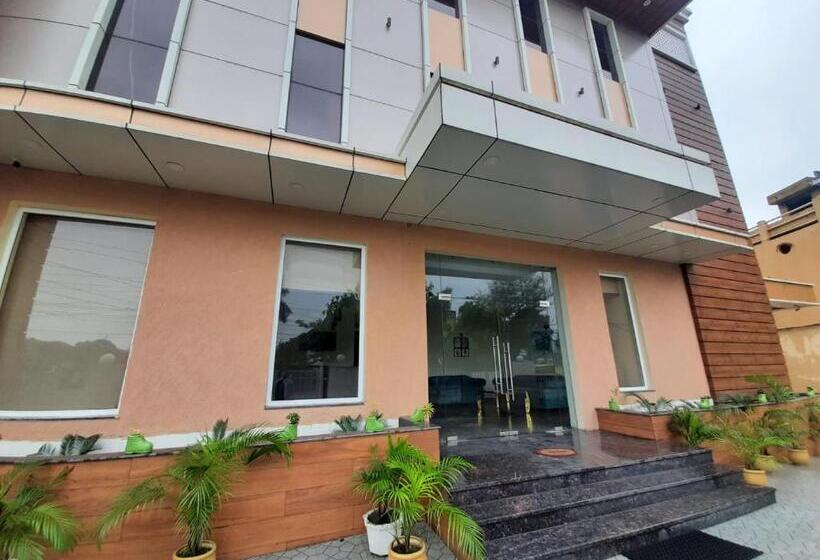 فندق Clarks Inn Dudhwa